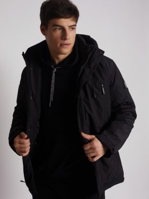 Тёплая куртка в спортивном стиле с капюшоном zolla. Цвет: черный