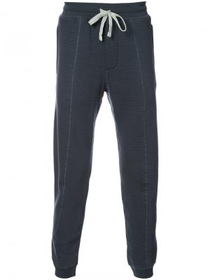 Текстурные спортивные брюки Adidas X Wings + Horns. Цвет: серый