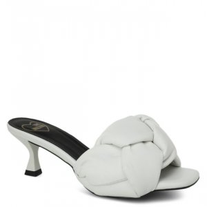 Женская обувь Love Moschino. Цвет: белый