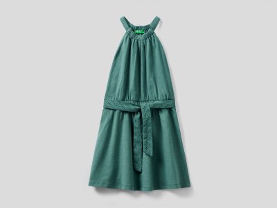 Платье с деталями из английской вышивки Benetton. Цвет: зеленый