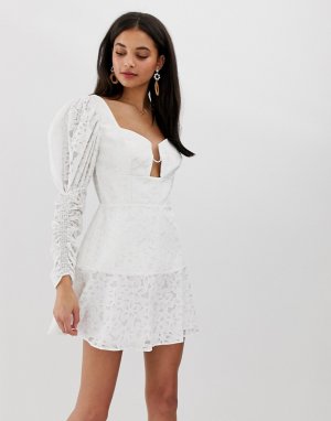 Платье мини с пышным рукавом на манжете Evie-Белый Finders Keepers