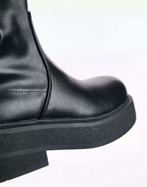Черные ботинки-носки с фактурной подошвой Laura Topshop