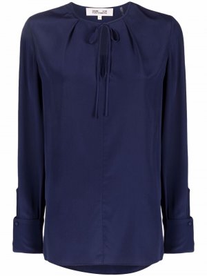 Атласная блузка с вырезом капелькой DVF Diane von Furstenberg. Цвет: синий