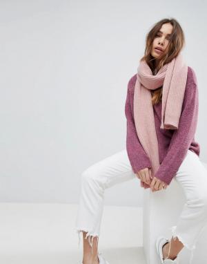 Широкий шарф крупной вязки с добавлением шерсти Weekday. Цвет: розовый