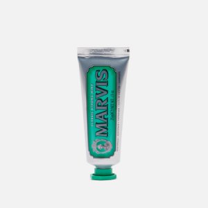 Зубная паста Strong Mint Non Fluor Travel Size Marvis. Цвет: зелёный