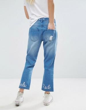 Укороченные джинсы с рваной отделкой и вышитой надписью Girls Rock Dai Daisy Street. Цвет: синий