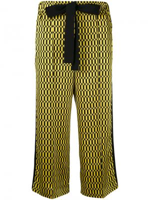 Укороченные брюки с геометрическим принтом Fendi. Цвет: жёлтый и оранжевый