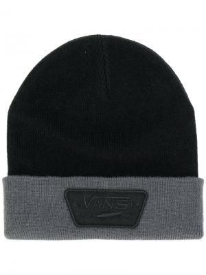 Вязаная шапка с заплаткой логотипом Vans. Цвет: чёрный