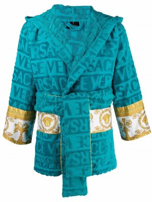 Короткий махровый халат с логотипом Versace. Цвет: синий