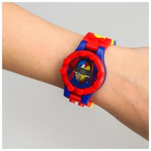 Часы наручные электронные Супергерои, Мстители, с ремешком-конструктором 5295997 MARVEL