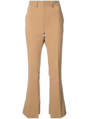 Классические расклешенные брюки Toga. Цвет: коричневый