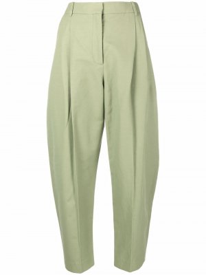 Зауженные брюки со складками Stella McCartney. Цвет: зеленый