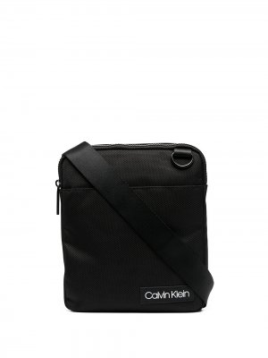 Сумка через плечо Ultimate Calvin Klein. Цвет: черный