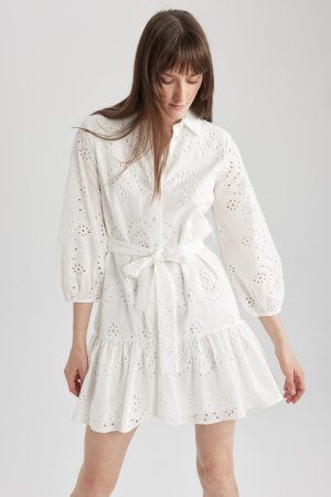 Мини-платье с воротником рубашки и поясом вышивкой , белый DeFacto