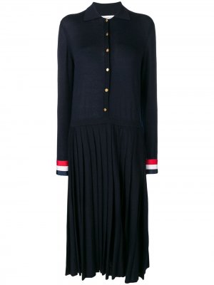 Плиссированное платье-поло с полосатыми манжетами Thom Browne. Цвет: синий