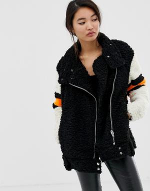Куртка из искусственного меха с полосками в спортивном стиле Blank NYC Fuzz. Цвет: черный