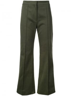 Укороченные расклешенные брюки со складками Derek Lam
