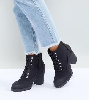 Полусапожки для широкой стопы на каблуке и рифленой подошве со шнуровк New Look Wide Fit. Цвет: черный