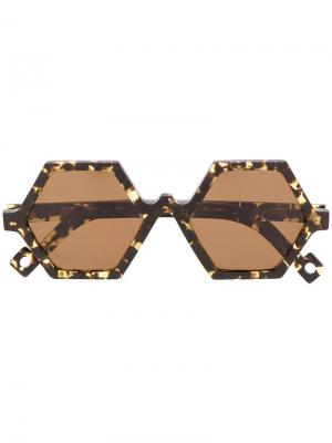Солнцезащитные очки с эффектом черепашьего панциря Pawaka. Цвет: коричневый