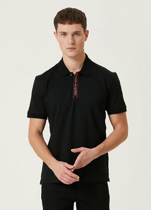 Черная футболка с воротником-поло и полосатым логотипом Alexander McQueen. Цвет: черный