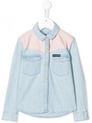 Джинсовая рубашка в стиле вестерн Calvin Klein Kids. Цвет: синий