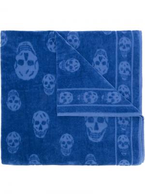 Пляжное полотенце Skull Alexander McQueen. Цвет: синий