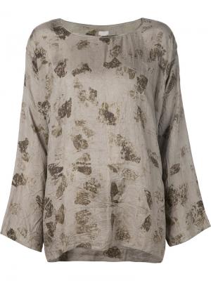 Шелковая блузка с абстрактным принтом Dosa. Цвет: серый