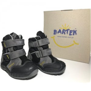 Осенние ботинки для мальчиков, черно серые, 22 размер Bartek. Цвет: серый/черный