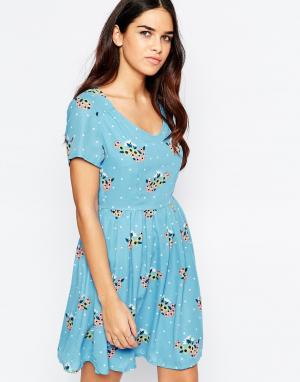 Короткое приталенное платье с цветочным принтом Sugarhill Boutique. Цвет: синий