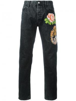 Зауженные джинсы с аппликацией тигра и цветов Gucci. Цвет: черный