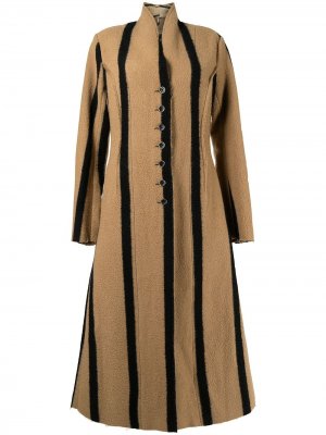 Длинное пальто в полоску Uma Wang. Цвет: коричневый