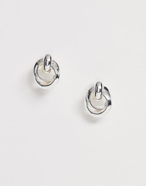 Серебристые серьги-кольца с перекрученным дизайном River Island. Цвет: золотой