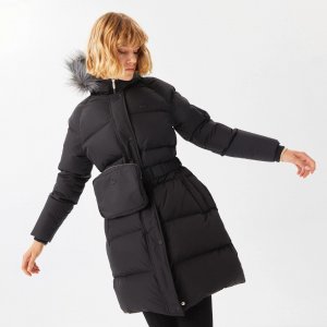 Верхняя одежда Женская куртка с поясной сумкой и капюшоном мехом Lacoste. Цвет: чёрный