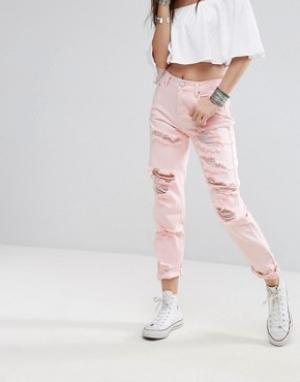 Джинсы в винтажном стиле с рваной отделкой и эффектом кислотной стирки Glamorous. Цвет: розовый