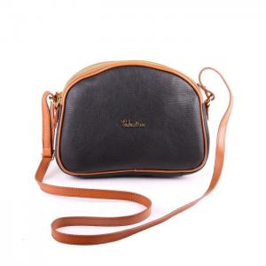 Небольшая черная сумочка с коричневым декором от бренда Valentina