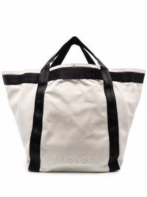 Большая сумка-тоут с тисненым логотипом AMBUSH. Цвет: бежевый