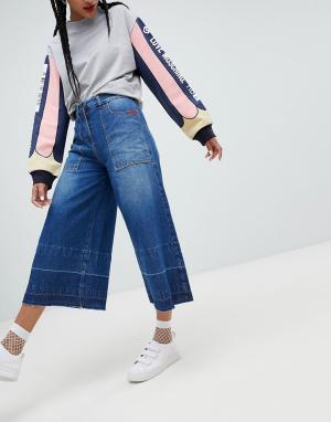 Расклешенные джинсы-кюлоты Love Moschino. Цвет: синий