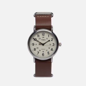 Наручные часы Weekender Leather Timex. Цвет: коричневый