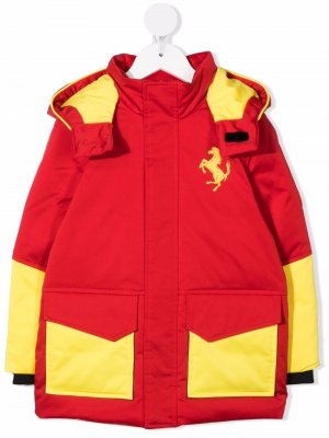 Пальто в стиле колор-блок с логотипом Ferrari Kids. Цвет: красный