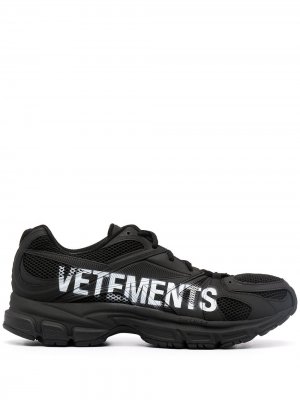Кроссовки с логотипом VETEMENTS. Цвет: черный