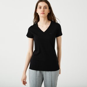 Футболки Женская футболка с v-образным вырезом Lacoste. Цвет: чёрный