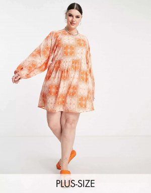 Свободное платье мини с длинными рукавами ярко-оранжевым принтом в виде банданы Daisy Street Plus