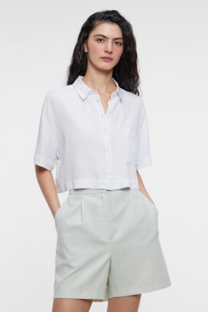 Блузка-рубашка вискозная с карманом и короткими рукавами befree. Цвет: белый
