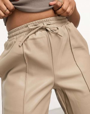 Кремовые широкие брюки из искусственной кожи с эластичной резинкой на талии River Island. Цвет: бежевый