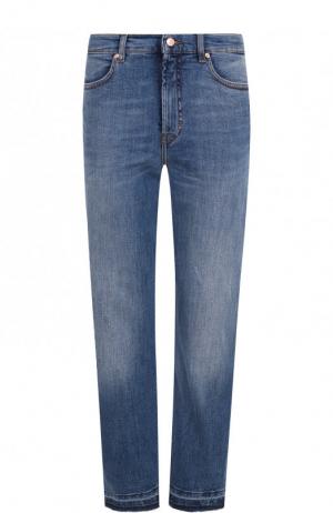 Однотонные укороченные джинсы с потертостями Escada Sport. Цвет: голубой