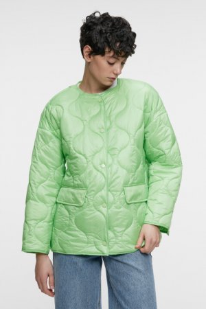 Куртка-рубашка стеганая утепленная без воротника befree. Цвет: зеленый