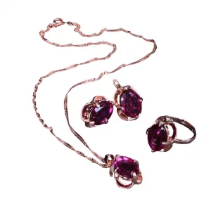 Гарнитур серьги, кулон, кольцо безразмерное Эдель классик, фиолетовый в золоте, 45см Queen Fair