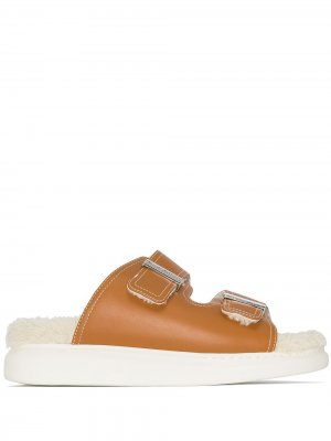 Leather shearling sandals Alexander McQueen. Цвет: коричневый