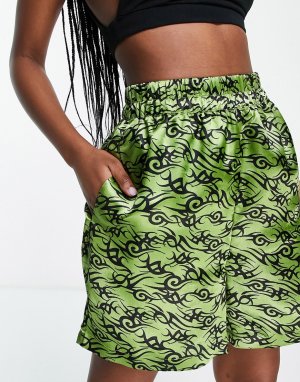 Атласные пижамные шорты оливкового цвета с принтом татуировок -Зеленый цвет Topshop