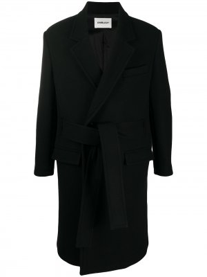 Двубортное пальто с поясом AMBUSH. Цвет: черный
